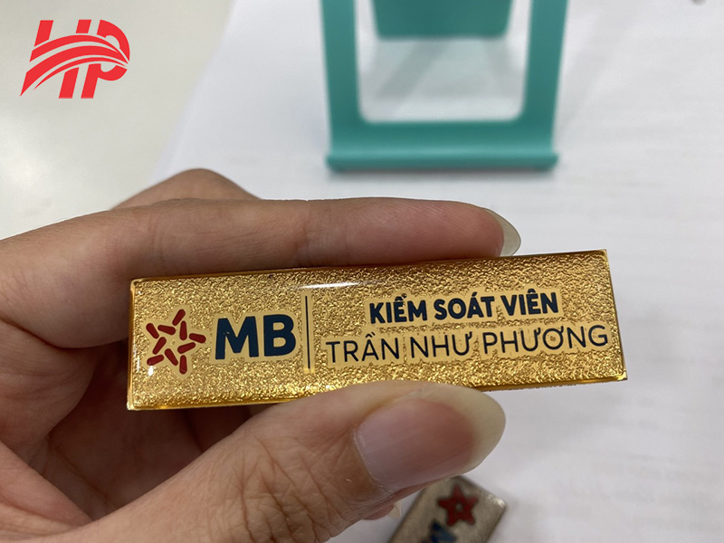 Thẻ tên nhân viên là gì